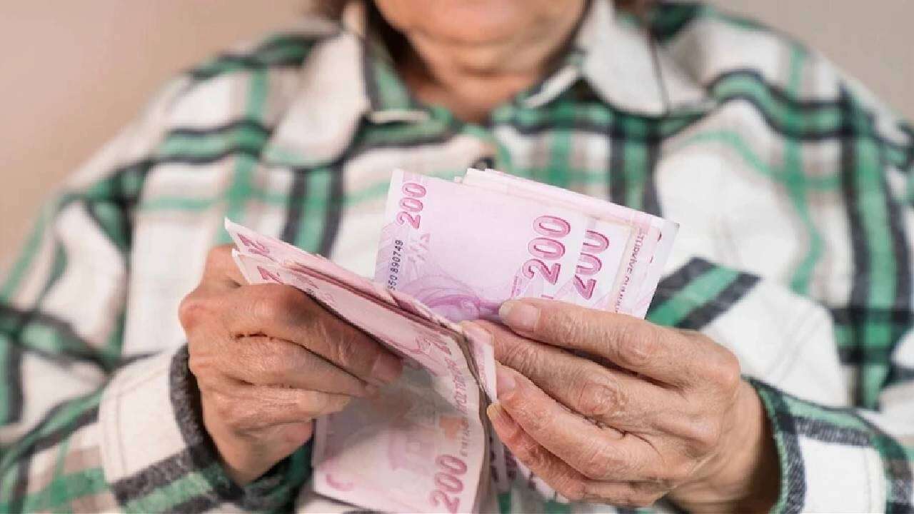 SGK uzmanı Özgür Erdursun üstüne basa basa açıkladı: Seçim öncesi erken emeklilik müjdesi! 7